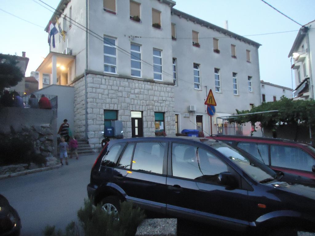 Apartment Filip Vrbnik Exterior photo
