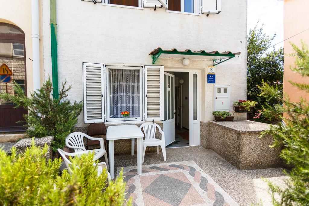 Apartment Filip Vrbnik Exterior photo